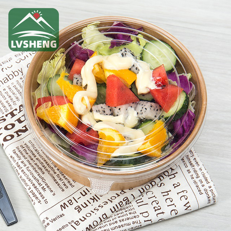 Salatskål med låg til friske salater